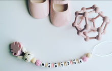 Cargar imagen en el visor de la galería, Chupeteros primera etapa conejo/elefante crochet