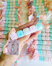 Cargar imagen en el visor de la galería, Jabones Personalizados Caramelo