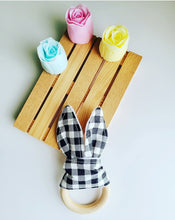 Cargar imagen en el visor de la galería, Mordedor Orejas de Conejo