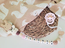 Cargar imagen en el visor de la galería, Chupeteros primera etapa conejo/elefante crochet