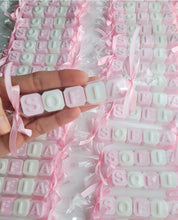 Cargar imagen en el visor de la galería, Jabones Personalizados Caramelo