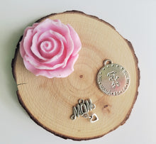 Cargar imagen en el visor de la galería, Llaveros Día de la madre con borla