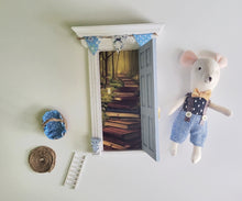 Cargar imagen en el visor de la galería, Puerta del Ratoncito Pérez (Modelo Alexandra)