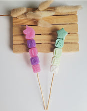 Cargar imagen en el visor de la galería, Jabones Personalizados Brocheta+ Figura