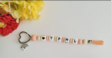 Cargar imagen en el visor de la galería, Llaveros Día de la madre con borla