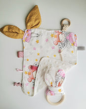 Cargar imagen en el visor de la galería, Pack manta sensorial y mordedor oreja de conejo