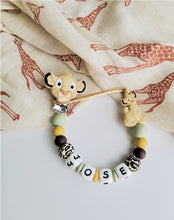 Cargar imagen en el visor de la galería, Chupetero Personalizado ( Modelo Simba )