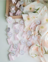 Cargar imagen en el visor de la galería, Jabones Letras XL