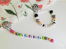 Cargar imagen en el visor de la galería, Chupeteros Animal Print