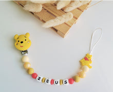 Cargar imagen en el visor de la galería, Chupetero Personalizado ( Modelo Winnie )