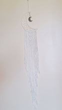 Cargar imagen en el visor de la galería, Atrapasueños Artesanales Macramé Luna