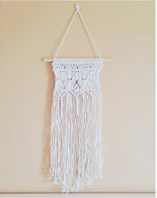 Cargar imagen en el visor de la galería, Tapiz Artesanal Macramé