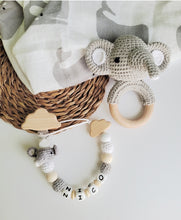 Cargar imagen en el visor de la galería, Chupeteros primera etapa conejo/elefante crochet