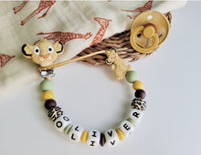 Cargar imagen en el visor de la galería, Chupetero Personalizado ( Modelo Simba )