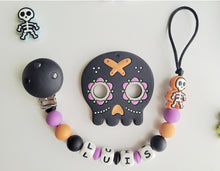 Cargar imagen en el visor de la galería, Chupetero Personalizado Huesitos