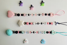 Cargar imagen en el visor de la galería, Chupetero Personalizado Fantasmas