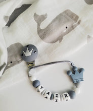 Cargar imagen en el visor de la galería, Chupetero Personalizado ( Modelo Corona )