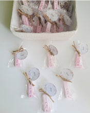 Cargar imagen en el visor de la galería, Jabones Letras XL