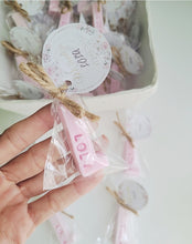 Cargar imagen en el visor de la galería, Jabones Letras XL