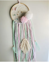 Cargar imagen en el visor de la galería, Atrapasueños Artesanales
