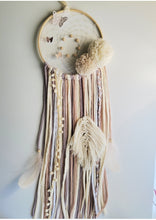 Cargar imagen en el visor de la galería, Atrapasueños Artesanales