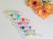 Cargar imagen en el visor de la galería, Llaveros - Identificador de mochila Inicial