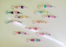 Cargar imagen en el visor de la galería, Llaveros - Identificador de mochila Inicial