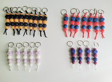 Cargar imagen en el visor de la galería, Llaveros - Identificador de mochila equipos de fútbol