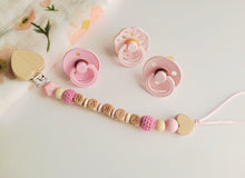 Cargar imagen en el visor de la galería, Chupeteros Personalizados Letras de madera