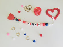Cargar imagen en el visor de la galería, Chupetero Personalizado San Valentín