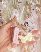 Cargar imagen en el visor de la galería, Jabones Iniciales XL + Figura Pequeña