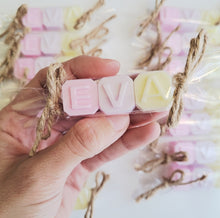 Cargar imagen en el visor de la galería, Jabones Personalizados Caramelo