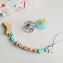 Cargar imagen en el visor de la galería, Chupeteros Personalizados Letras de madera