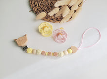 Cargar imagen en el visor de la galería, Chupeteros Personalizados Letras de madera