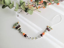 Cargar imagen en el visor de la galería, Chupetero Personalizado ( Modelo Yoda )