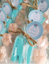 Cargar imagen en el visor de la galería, Jabones Iniciales XL + Figura Pequeña