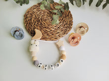 Cargar imagen en el visor de la galería, Chupeteros primera etapa conejo/elefante crochet