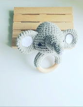 Cargar imagen en el visor de la galería, Sonajero amigurumi animales
