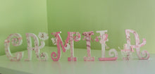 Cargar imagen en el visor de la galería, Letras Personalizadas Scrap (Modelo Alexandra)
